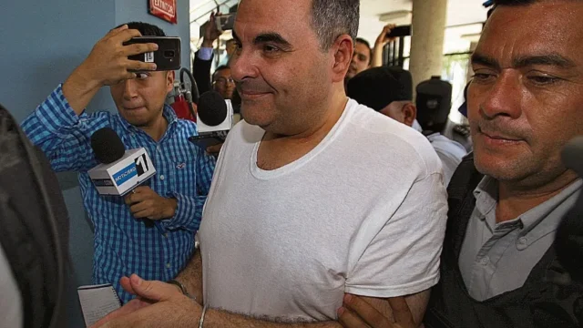 Antonio Saca queda libre tras cumplir condena de 10 años